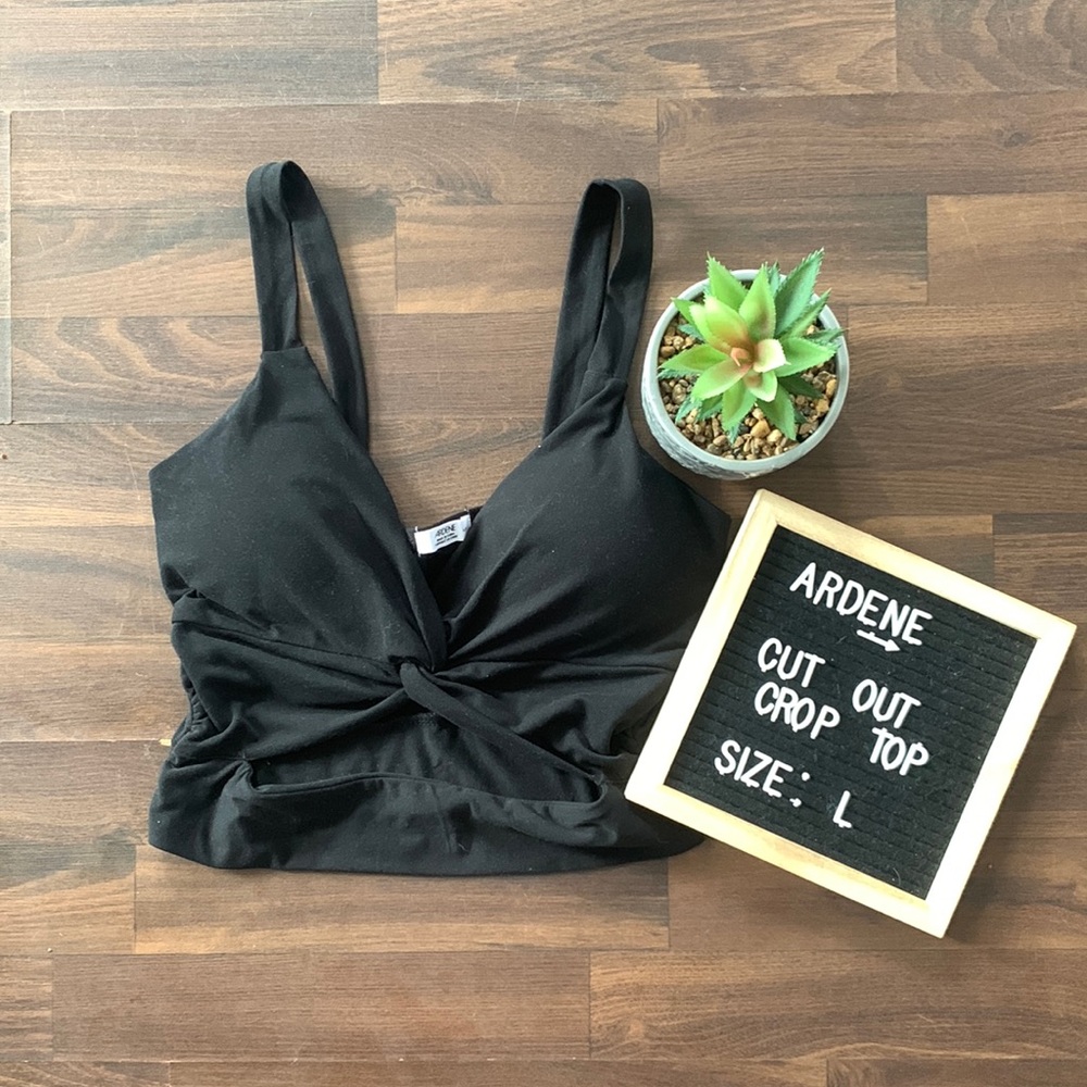 ⭐️3 for 12$⭐️ Ardene’s Cut out crop top